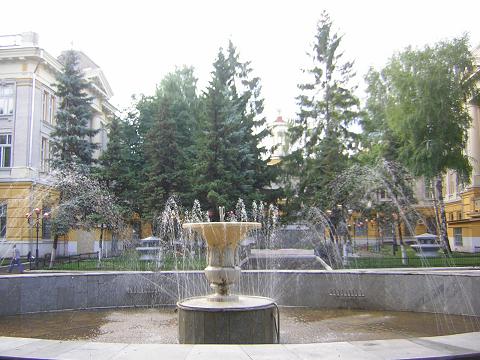 Фонтан в Госуниверситете