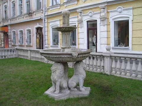 Фонтан Три Льва