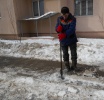 В Заводском районе продолжаются работы по уборке снега и наледи