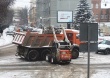 За ночь на центральных улицах очищено более 25 тыс. кв. м тротуаров и вывезено более 1100 куб. м снега
