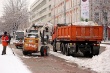 Саратов продолжают очищать от снега и наледи