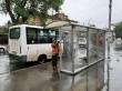 В Кировском районе проводятся мероприятия по помывке остановочных павильонов