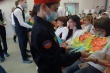 Школьники микрорайона Солнечный-2 поздравили медицинских работников с Международным женским днем
