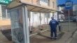 В Кировском районе продолжаются мероприятия по помывке остановочных павильонов