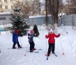В детском саду №243 «Апельсин» Волжского района воспитанники осваивают ходьбу на лыжах
