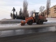 Муниципальные службы продолжают очищать дороги от снега и наледи
