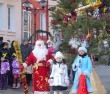 Дед Мороз проехал на фаэтоне по Волжской и открыл главную новогоднюю елку района