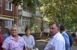 Валерий Сараев проконтролировал работы по установке детских площадок и ремонту дворовых территорий
