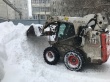 В центре Саратова продолжается очистка территории от снега и наледи