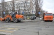 Улицы областного центра очищают от последствий снегопада около 200 единиц спецтехники