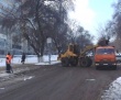В центре Саратова продолжаются работы по очистке территории от наледи и снега