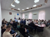 В Октябрьском районе состоялась отчетная встреча главы администрации района с жителями 