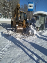 В Заводском районе продолжается уборка снега
