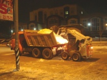 В ночное время на улицы города выйдут полторы сотни снегоуборочных машин