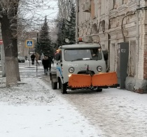 Улицы Саратова чистят 175 единиц техники