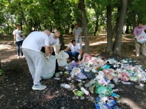 Более 20 мешков мусора собрали волонтеры у пруда «Семхоз»