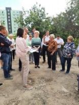 Глава администрации Ленинского района провела встречу с жителями домов по улице Майская в поселке Жасминный