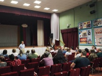 Олег Марчук провел встречу с жителям п. Дубки
