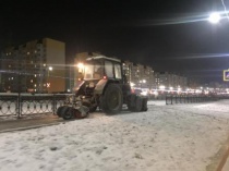 В Саратове продолжается уборка улиц от наледи и снега