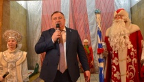 Глава города Валерий Сараев поздравил детей из национальных общественных объединений с Новым годом