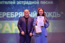 В областном центре состоялась церемония награждения победителей городского конкурса юных исполнителей эстрадной песни «Серебряный дождь-2022»