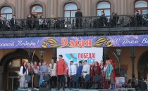 На балконе консерватории проходит концерт, посвященный 70-летию Победы 