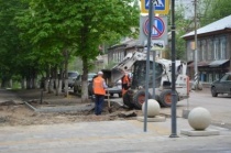 В Саратове 383 рабочих продолжают ремонтировать тротуары