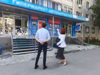 На территории Октябрьского района продолжается работа в части выявления незаконных рекламных конструкций, а также вывесок, не соответствующих Правилам благоустройства города