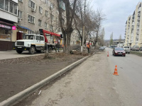 Коммунальной службой Заводского района проводятся работы по опиловке деревьев Коммунальной службой Заводского района проводятся работы по опиловке деревьев