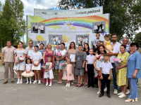 В сквере Дружбы народов чествовали лучшие семьи Заводского района