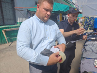 На незаконных торговых точках изъято весовое оборудование и непродовольственные товары