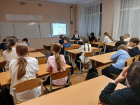 Неделя в Октябрьском районе началась с торжественных линеек и «Разговоров о важном» Неделя в Октябрьском районе началась с торжественных линеек и «Разговоров о важном»