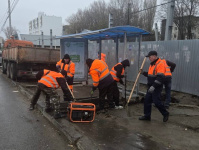 На остановке «16 Квартал» продолжается благоустройство павильона На остановке «16 Квартал» продолжается благоустройство павильона