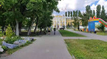 Глава города Михаил Исаев проехал несколько парков и скверов, чтобы проверить, как обслуживающие организации осуществляют содержание объектов