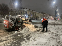 В течение ночи городские коммунальные службы вели уборку снега и наледи на улично-дорожной сети