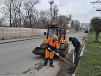 Работы по благоустройству продолжаются Работы по благоустройству продолжаются