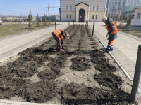 В районах города продолжаются работы по содержанию зеленых зон