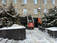  Продолжаются мероприятия по уборке города от снега и наледи