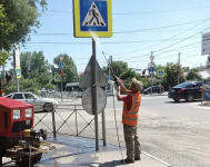 Продолжаются работы по благоустройству Продолжаются работы по благоустройству