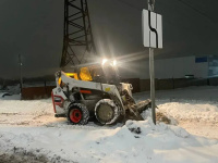 В течение ночи городские коммунальные службы вели уборку снега и наледи на улично-дорожной сети