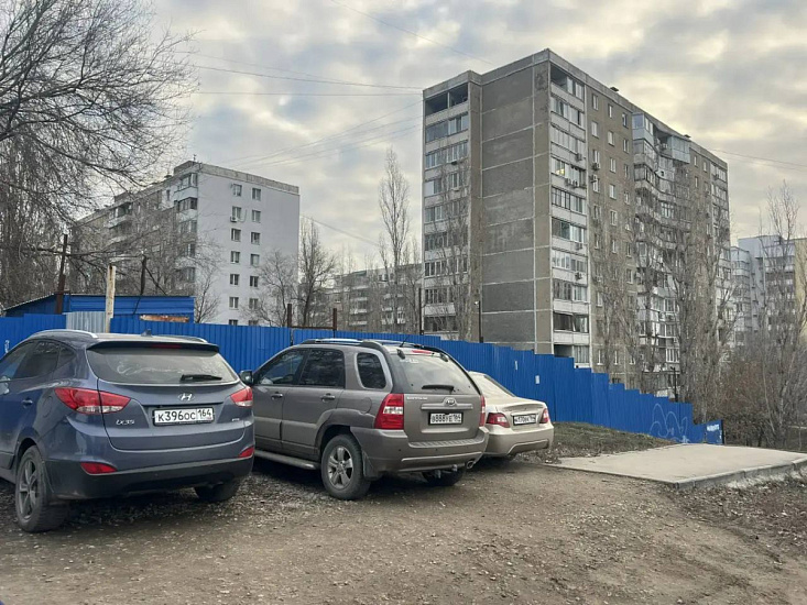 Сотрудниками администрации Заводского района проведен рейд по выявлению фактов парковки на зеленой зоне