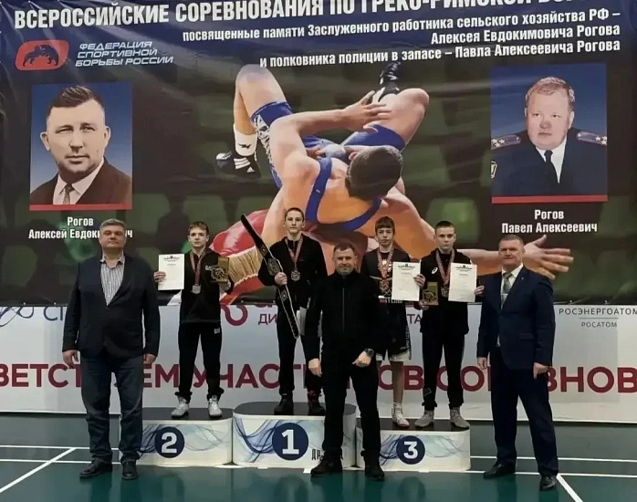 Две медали всероссийских соревнований привезли саратовские борцы из Балаково