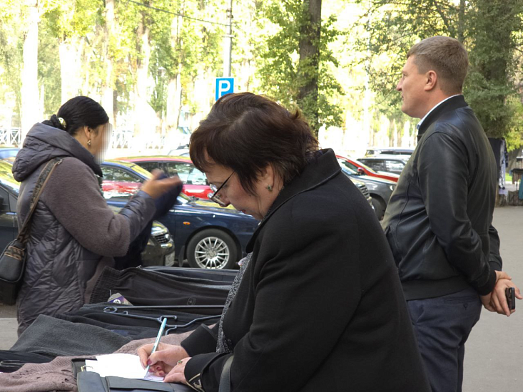В Октябрьском районе продолжаются мероприятия по выявлению фактов незаконной торговли