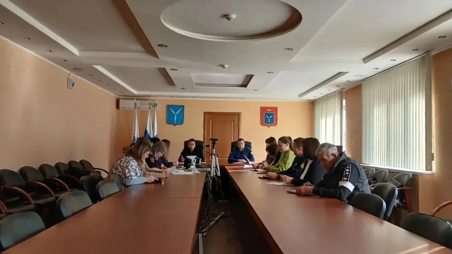 В департаменте Гагаринского района прошло заседание комиссии по делам несовершеннолетних
