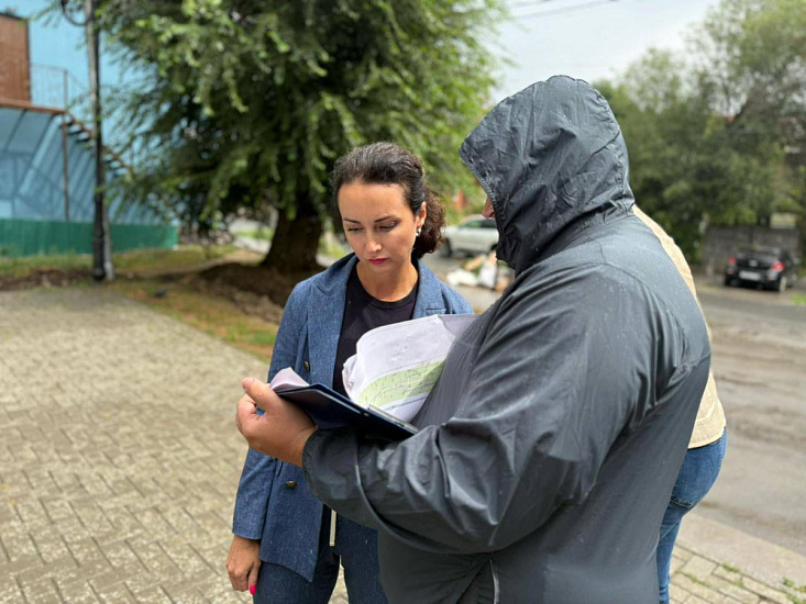 Продолжается ремонт в сквере Героев Краснодона