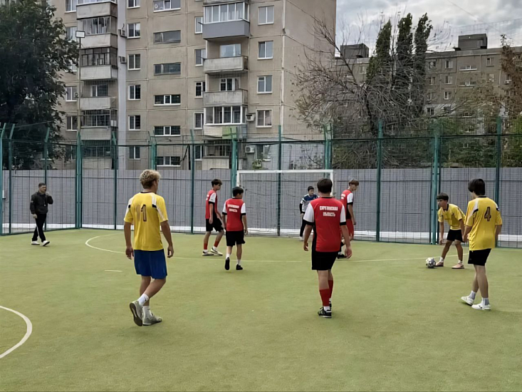 На территории Октябрьского района прошли соревнования по мини-футболу среди образовательных учреждений