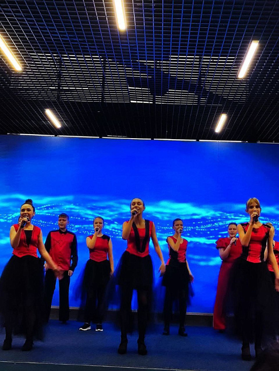 Вокальный ансамбль «Мелодия» Центра детского творчества Ленинского района выступил на открытии межрегионального конкурса