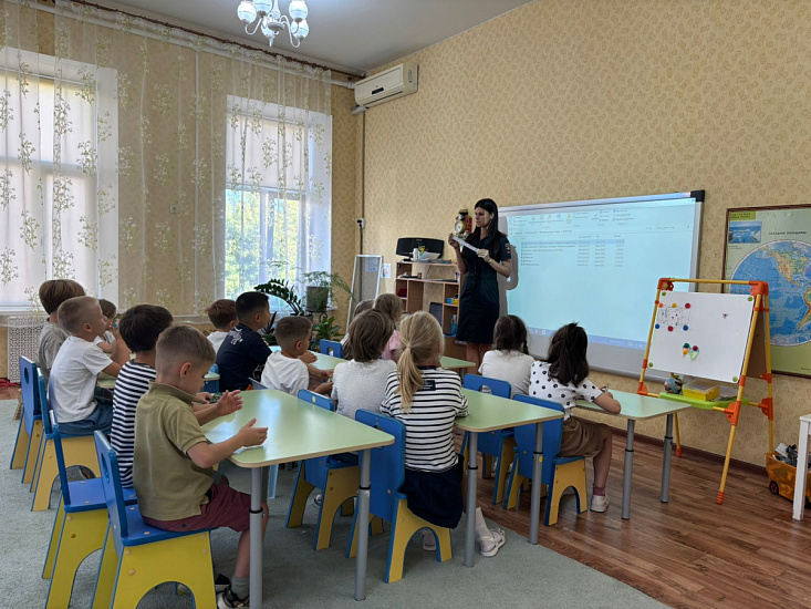 Автоинспекторы провели занятия с дошкольниками