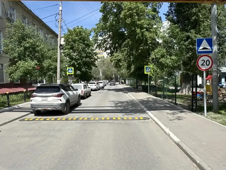 Продолжается установка искусственных дорожных неровностей