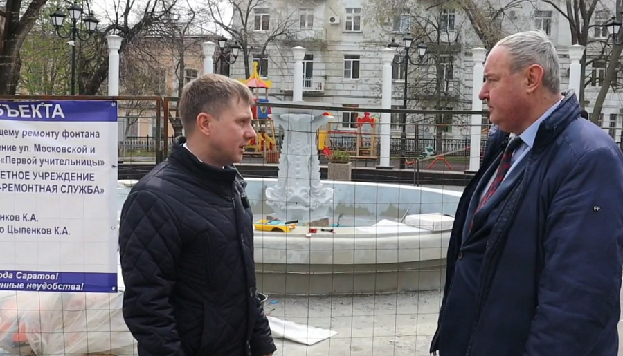 В сквере «Первой учительницы» продолжается ремонт фонтана